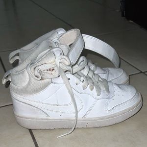 BOYS' NIKE BIG KID COURT BOROUGH MID 2 SNEAKERS

Size 4
